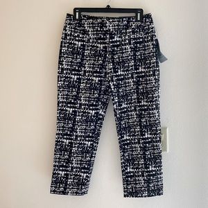 *Apt. 9 black and white capris size 2 NWT